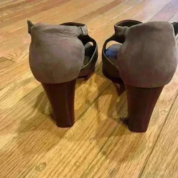 Clarks Artisan Women's Open Toe Heels Brown Leather Geometric Cutouts Size 9.5 - Picture 5 of 7